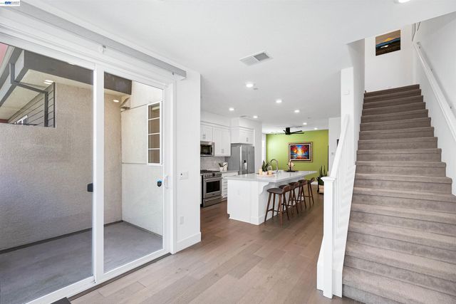 29268 Hub Ln, Hayward, CA 94544