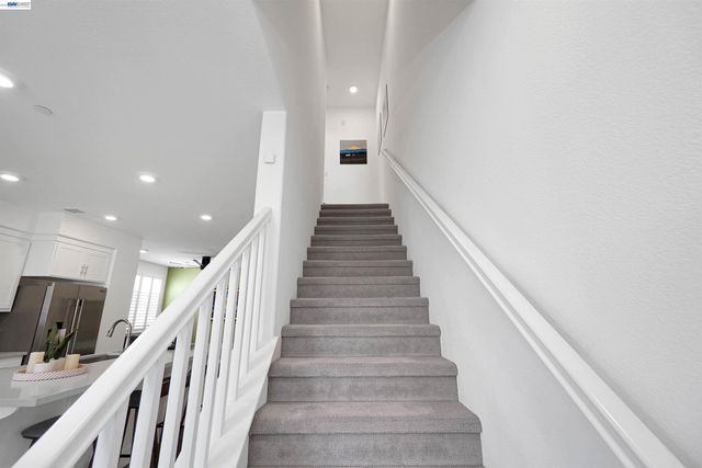 29268 Hub Ln, Hayward, CA 94544