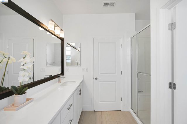 29268 Hub Ln, Hayward, CA 94544