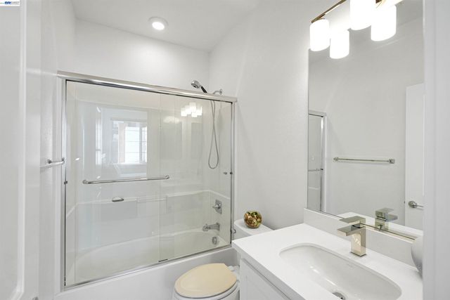 29268 Hub Ln, Hayward, CA 94544
