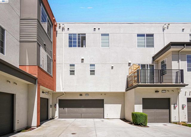 29268 Hub Ln, Hayward, CA 94544