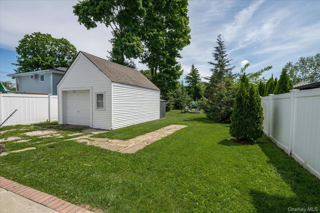 1735 Washington Avenue, Seaford, NY 11783