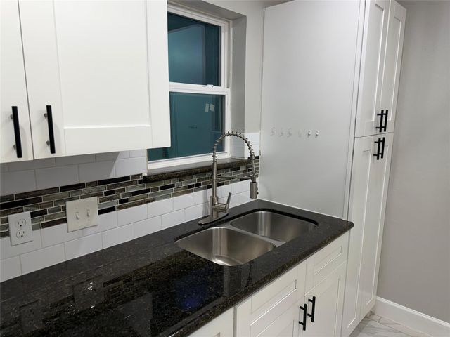 6015 W Airport Blvd, Houston, TX 77035