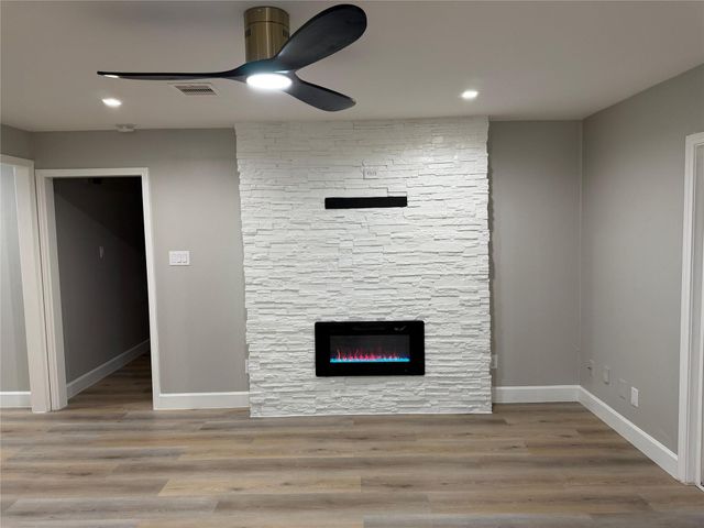 6015 W Airport Blvd, Houston, TX 77035