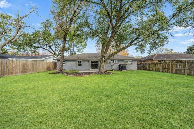 6015 W Airport Blvd, Houston, TX 77035