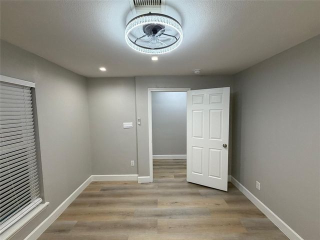 6015 W Airport Blvd, Houston, TX 77035