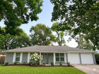 6015 W Airport Blvd, Houston, TX 77035