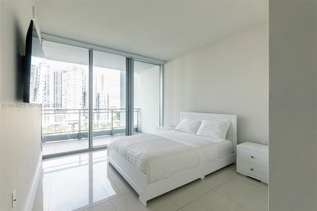 92 SW 3rd St 1812, Miami, FL 33130