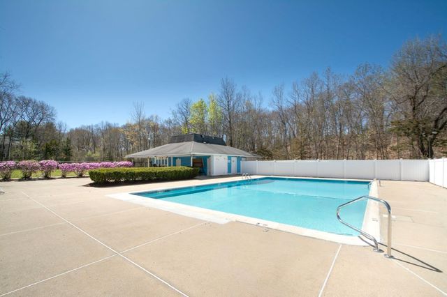 12 Beals Cove Rd F, Hingham, MA 02043