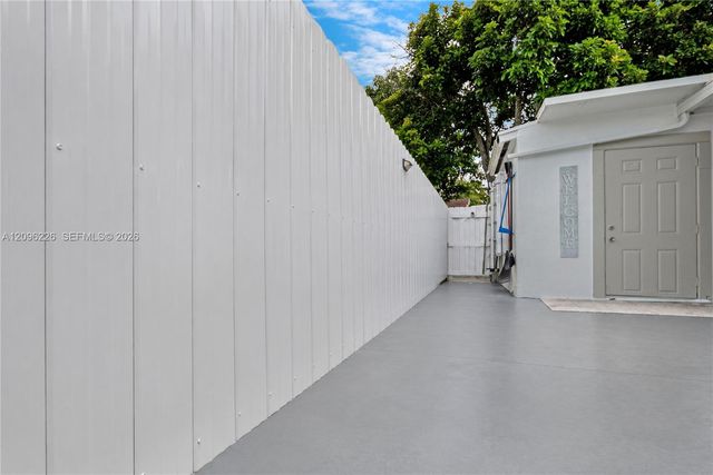 15405 SW 104th Avenue, Miami, FL 33157