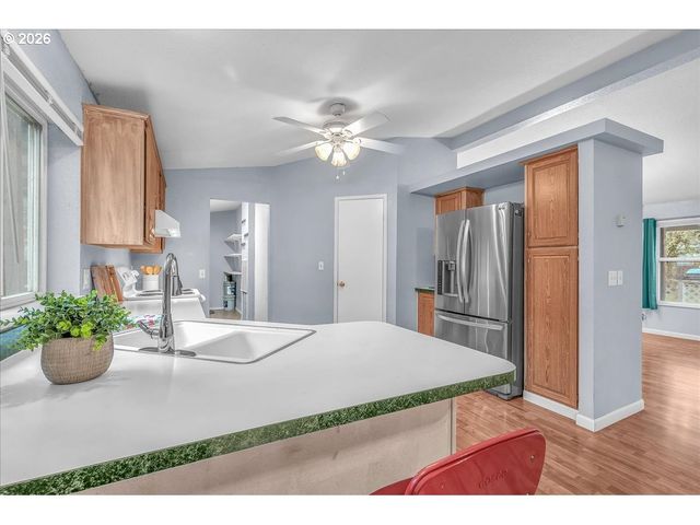 643 Se BROOKWOOD Ave, Hillsboro, OR 97123