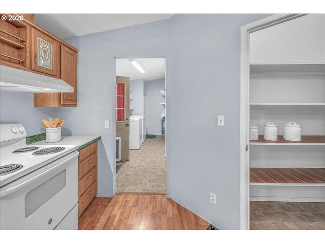 643 Se BROOKWOOD Ave, Hillsboro, OR 97123