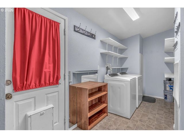 643 Se BROOKWOOD Ave, Hillsboro, OR 97123