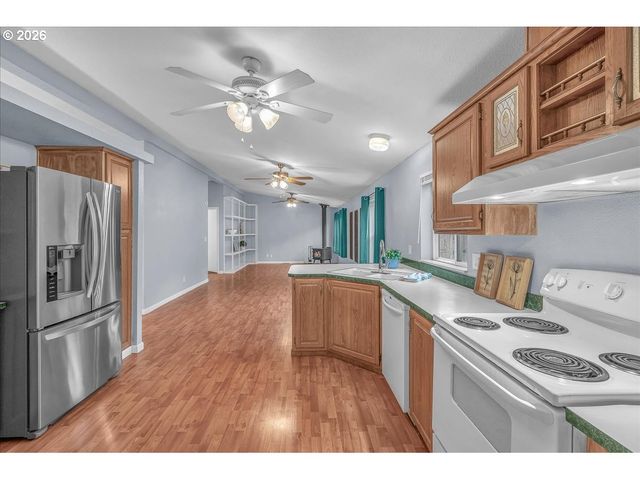 643 Se BROOKWOOD Ave, Hillsboro, OR 97123