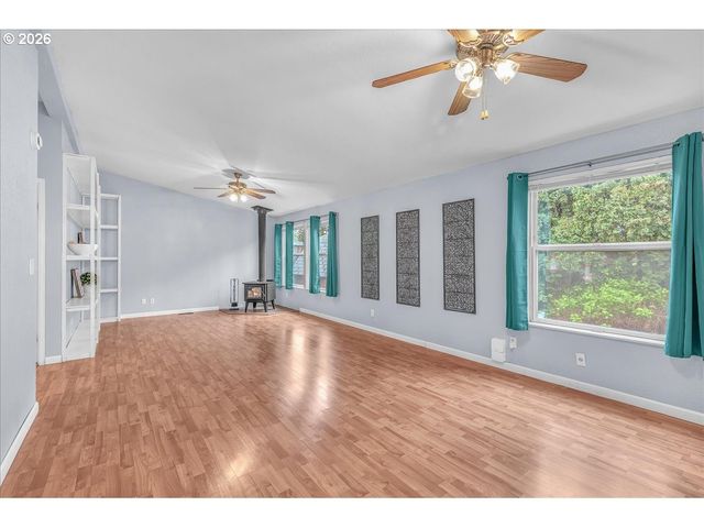 643 Se BROOKWOOD Ave, Hillsboro, OR 97123