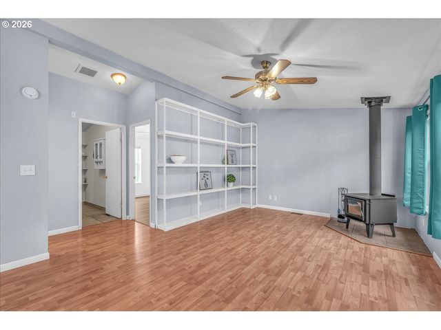 643 Se BROOKWOOD Ave, Hillsboro, OR 97123