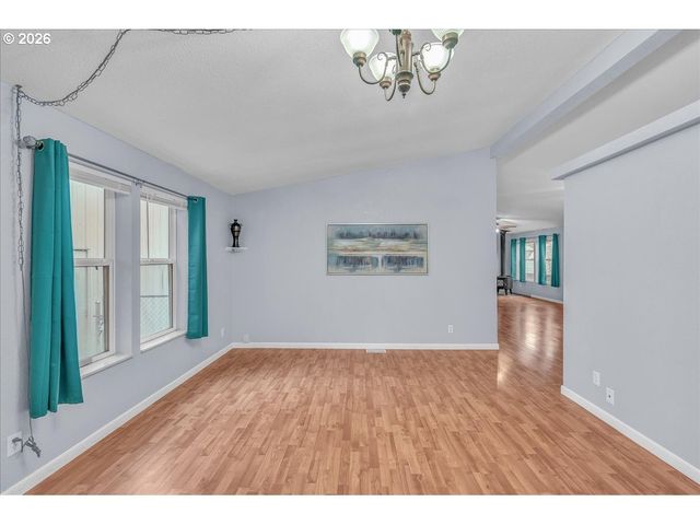 643 Se BROOKWOOD Ave, Hillsboro, OR 97123