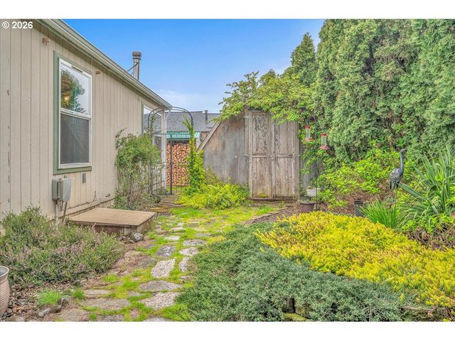 643 Se BROOKWOOD Ave, Hillsboro, OR 97123