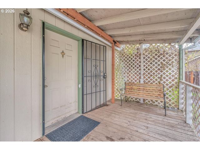 643 Se BROOKWOOD Ave, Hillsboro, OR 97123