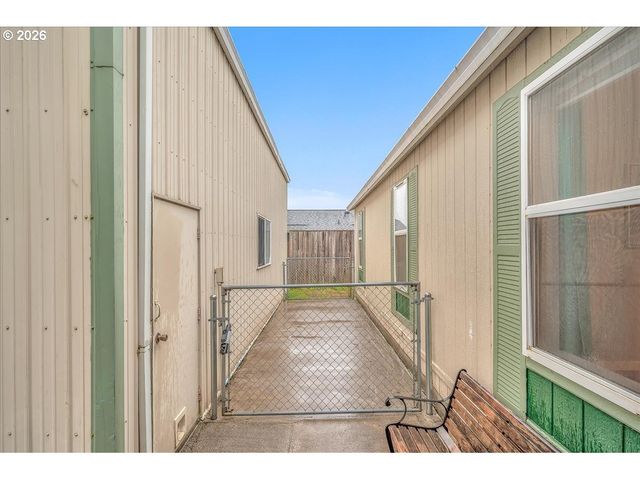 643 Se BROOKWOOD Ave, Hillsboro, OR 97123