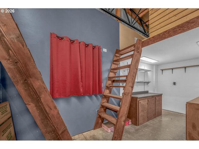 643 Se BROOKWOOD Ave, Hillsboro, OR 97123