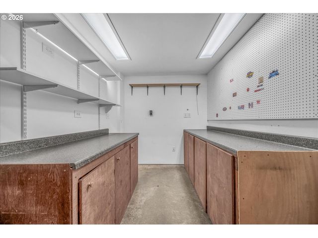 643 Se BROOKWOOD Ave, Hillsboro, OR 97123