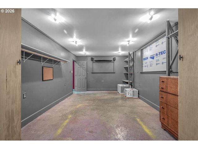 643 Se BROOKWOOD Ave, Hillsboro, OR 97123