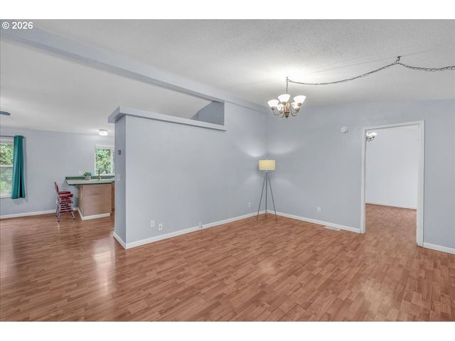 643 Se BROOKWOOD Ave, Hillsboro, OR 97123