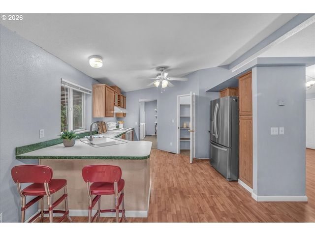 643 Se BROOKWOOD Ave, Hillsboro, OR 97123