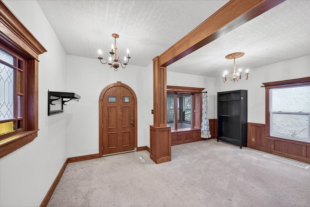 1039 Argyle Street, Saint Paul, MN 55103