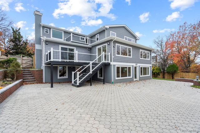 52 Woodland Road, Roslyn, NY 11576