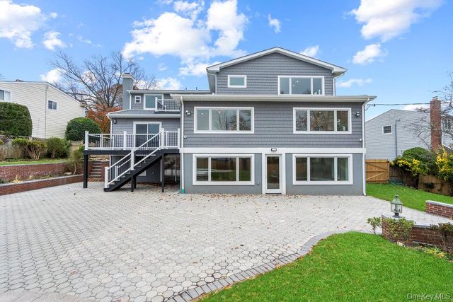 52 Woodland Road, Roslyn, NY 11576