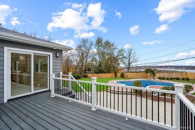 52 Woodland Road, Roslyn, NY 11576