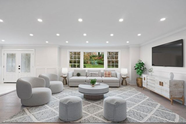 52 Woodland Road, Roslyn, NY 11576