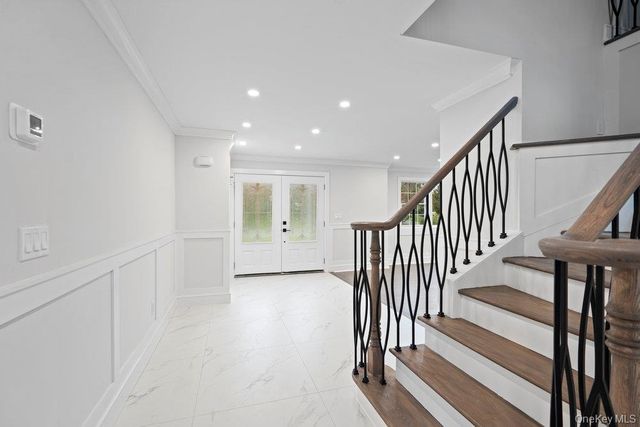 52 Woodland Road, Roslyn, NY 11576