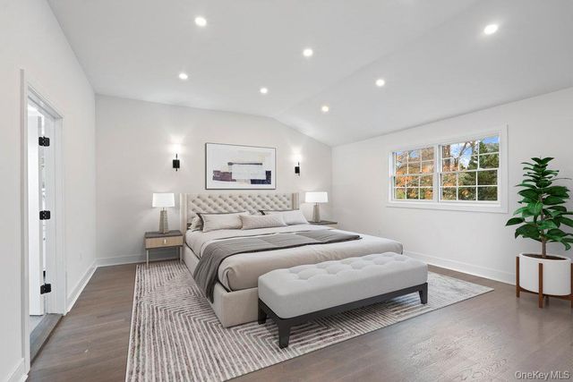 52 Woodland Road, Roslyn, NY 11576