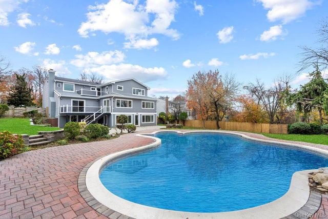 52 Woodland Road, Roslyn, NY 11576