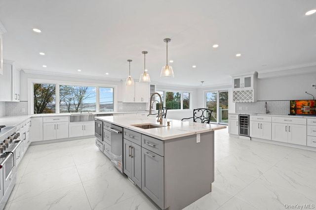 52 Woodland Road, Roslyn, NY 11576