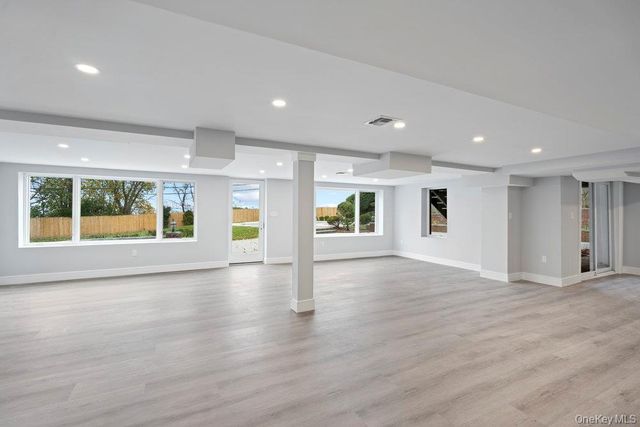 52 Woodland Road, Roslyn, NY 11576