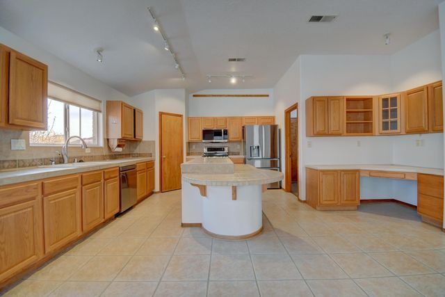 10219 Wickenburg Street NW, Albuquerque, NM 87114