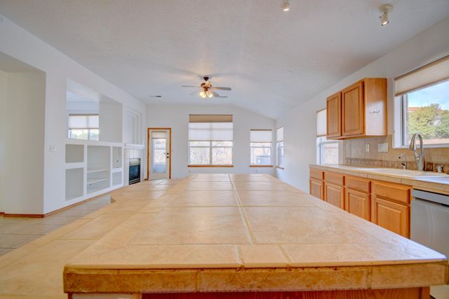 10219 Wickenburg Street NW, Albuquerque, NM 87114