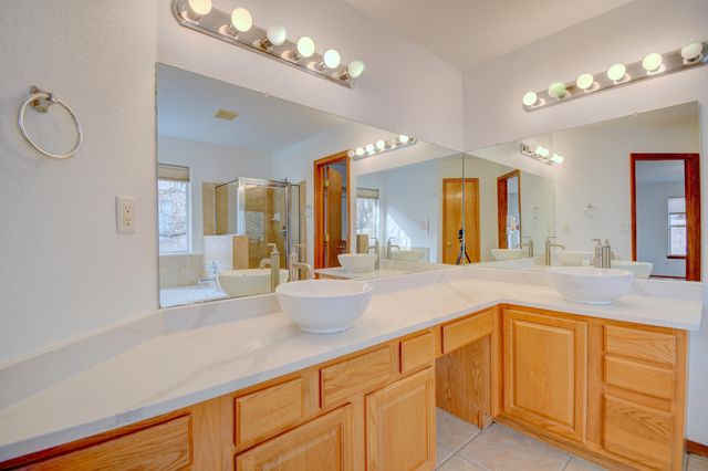 10219 Wickenburg Street NW, Albuquerque, NM 87114