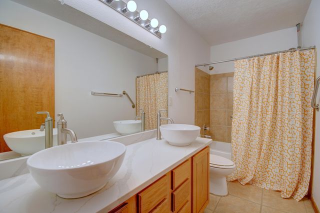 10219 Wickenburg Street NW, Albuquerque, NM 87114