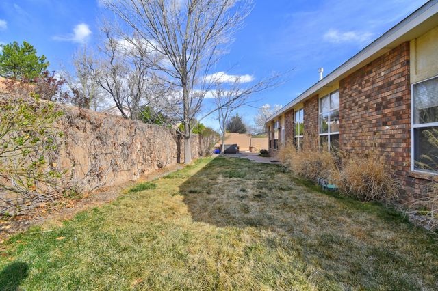 10219 Wickenburg Street NW, Albuquerque, NM 87114