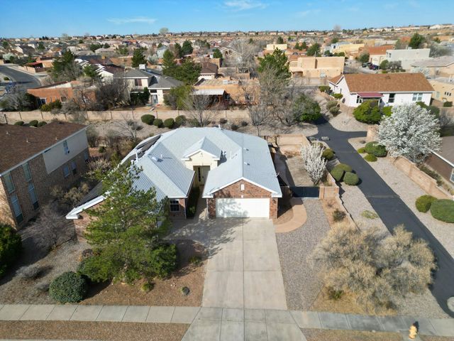 10219 Wickenburg Street NW, Albuquerque, NM 87114