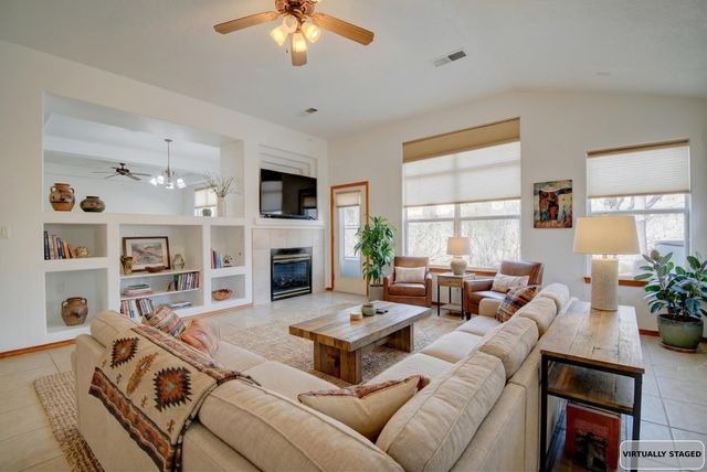 10219 Wickenburg Street NW, Albuquerque, NM 87114