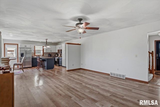 529 Gatlinburg Drive, Chatham, IL 62629