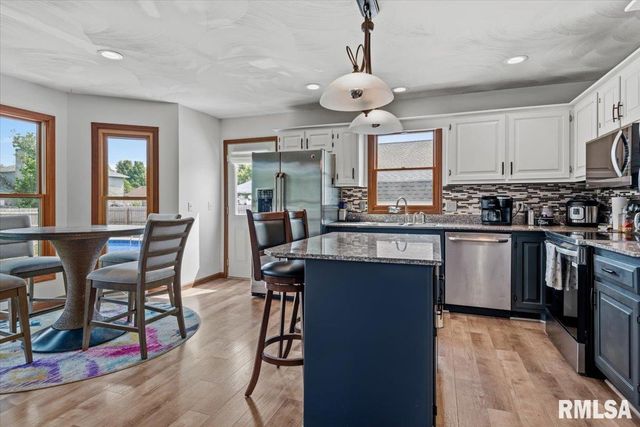 529 Gatlinburg Drive, Chatham, IL 62629