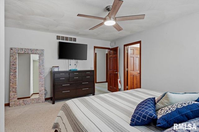 529 Gatlinburg Drive, Chatham, IL 62629