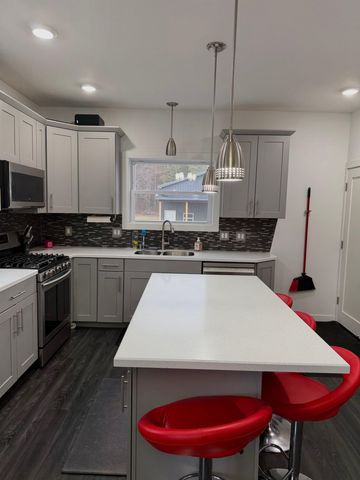 1121 W Midland Road, Bay City, MI 48706